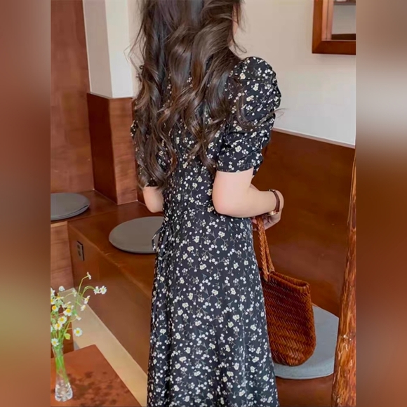 Floral Midi Dress with Puff Sleeves - Picture 4 of 4